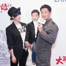 饥饿的阿姨们把内裤洒了